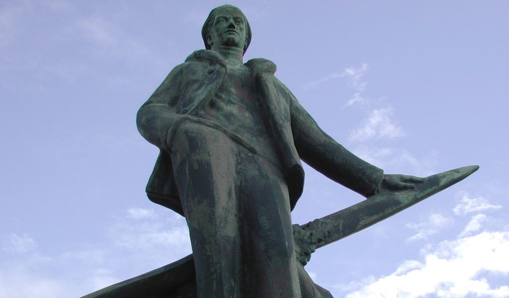 Estatua de Roland-Garros en Barachois, Saint-Denis de la Réunion (París). Licencia de dominio público. Thierry Caro