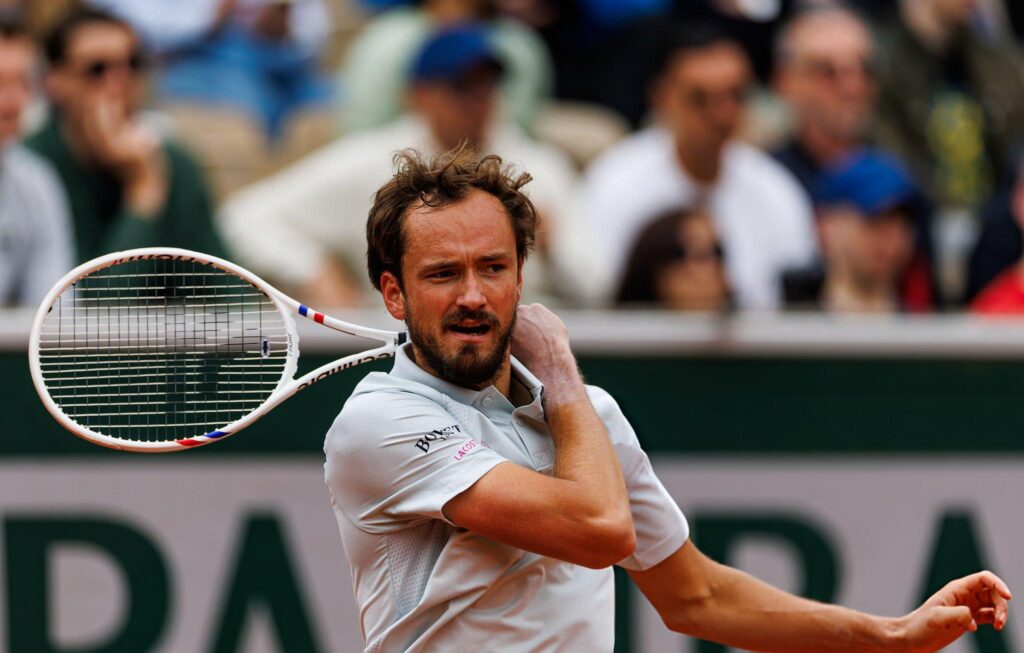 Enesimo Medvedev suma su enésimo fracaso en Roland Garros